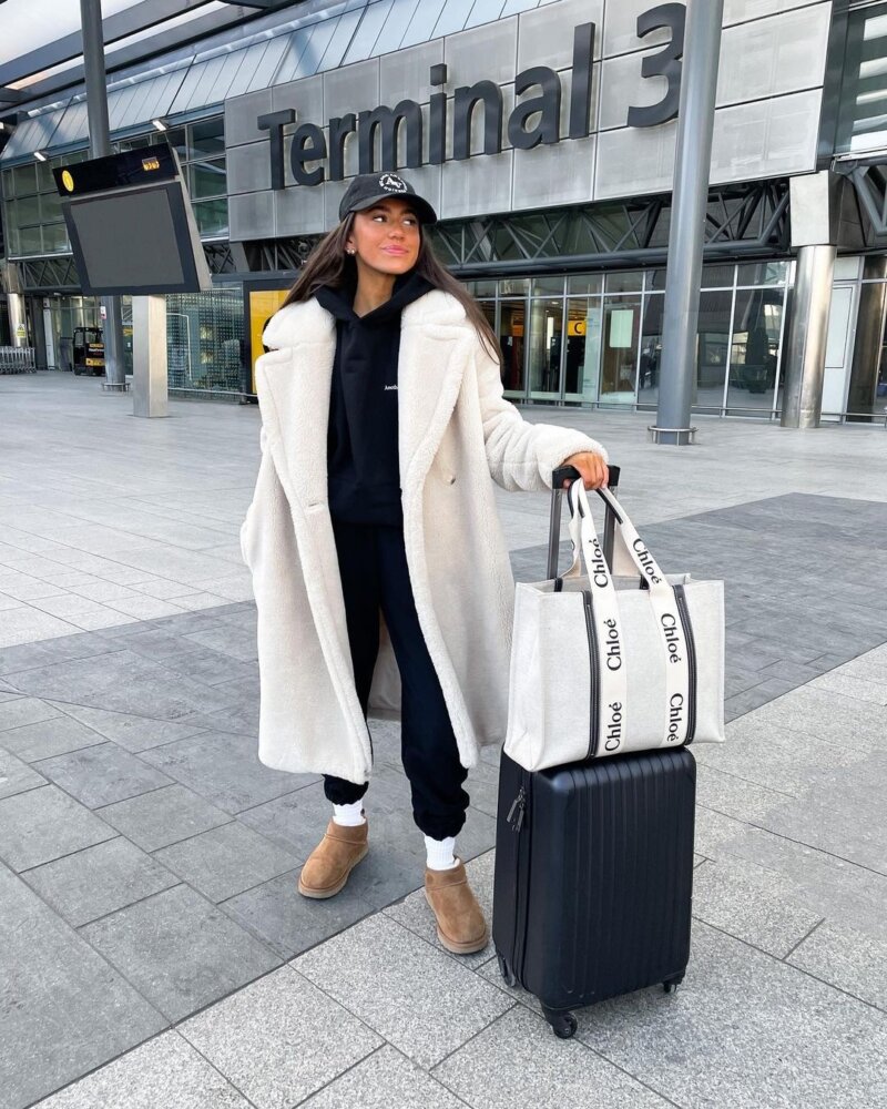 WHAT TO WEAR TO THE AIRPORT | 31 AIRPORT OUTFIT IDEAS - Stylin by Sarita