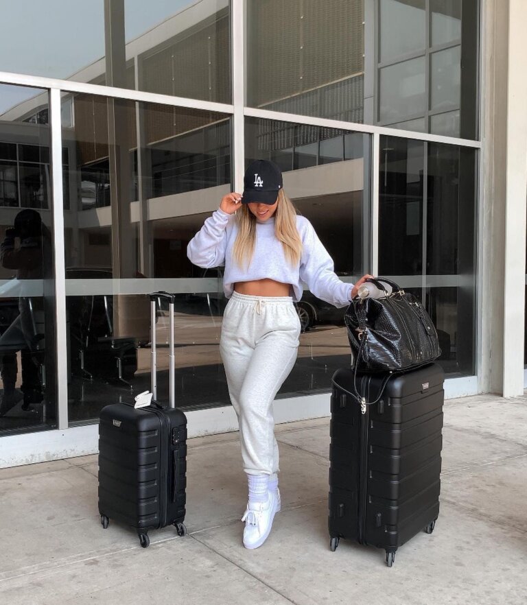 WHAT TO WEAR TO THE AIRPORT | 31 AIRPORT OUTFIT IDEAS - Stylin by Sarita