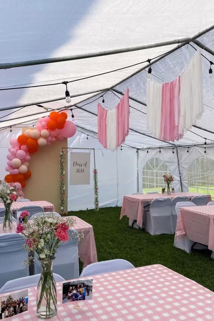 34 EPIC GRADUATION PARTY IDEAS YOU HAVE TO RECREATE - Stylin By Sarita