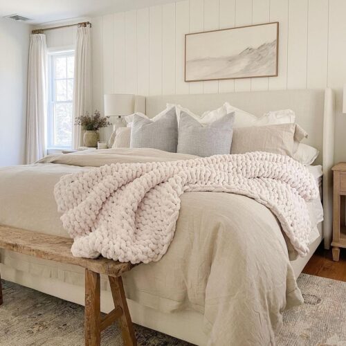 HOW TO MAKE A BED LOOK FLUFFY IN 6 EASY STEPS