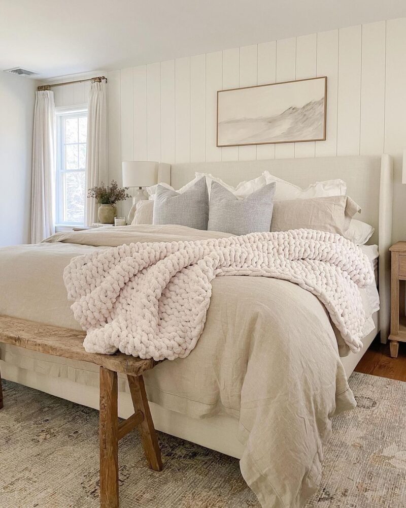 HOW TO MAKE A BED LOOK FLUFFY IN 6 EASY STEPS - Stylin by Sarita