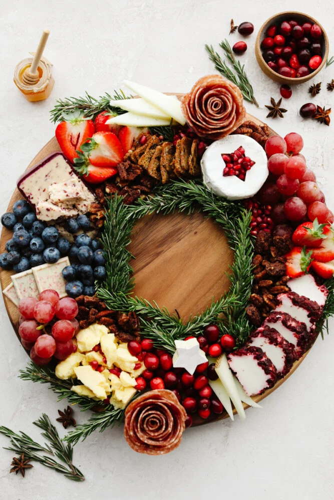 CHRISTMAS CHARCUTERIE BOARD IDEAS