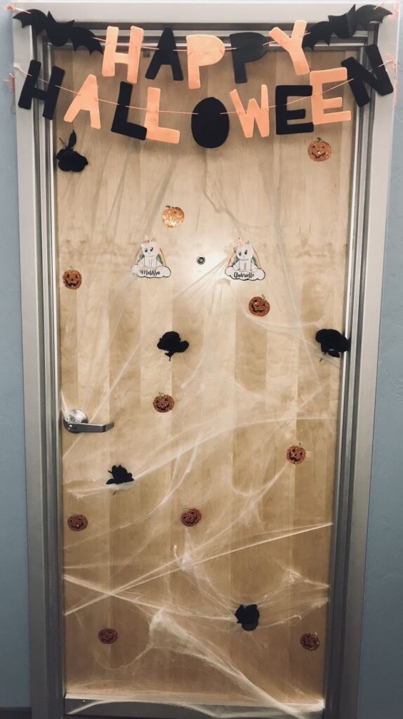 22 CREEPY-CUTE HALLOWEEN DORM DOOR DECORATIONS