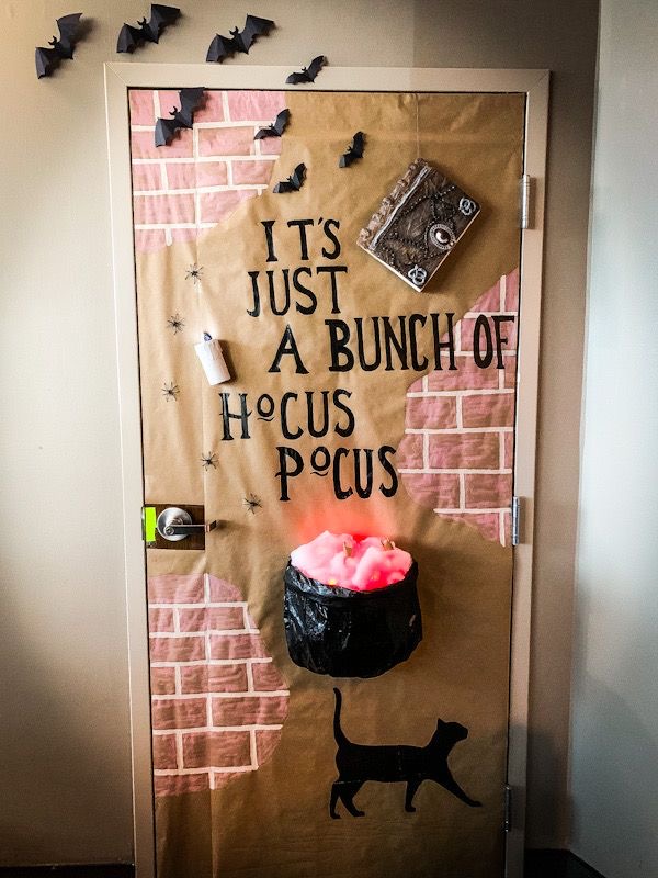 22 CREEPY-CUTE HALLOWEEN DORM DOOR DECORATIONS