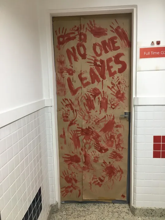 22 CREEPY-CUTE HALLOWEEN DORM DOOR DECORATIONS