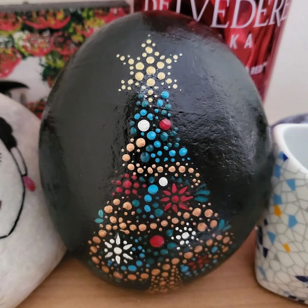 CHRISTMAS ROCK PAINTING IDEAS