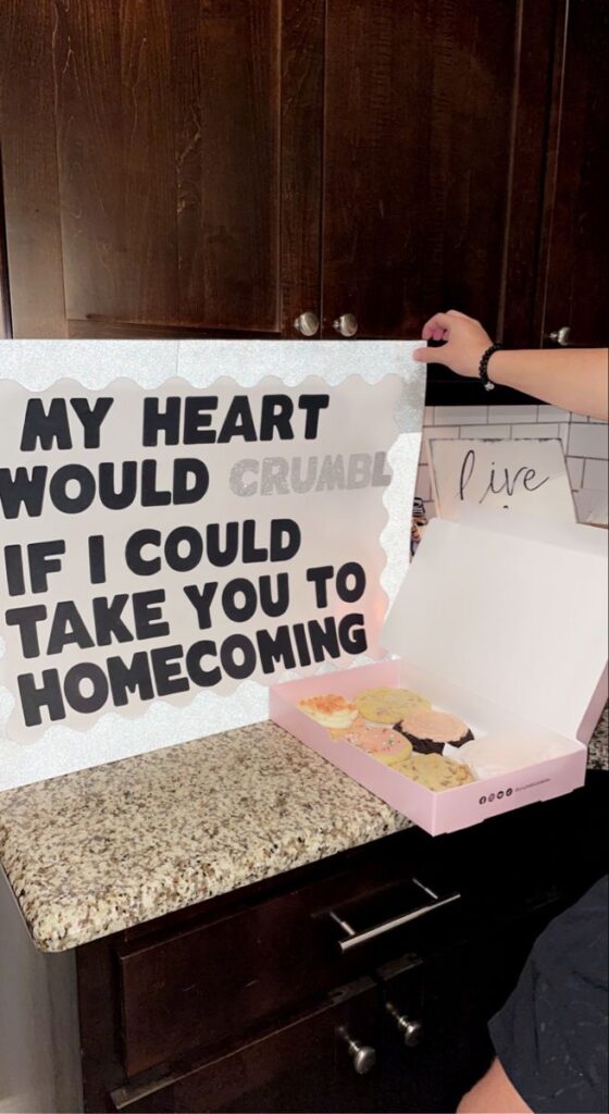 THIS POST SHOWED YOU THE BEST HOMECOMING PROPOSAL IDEAS