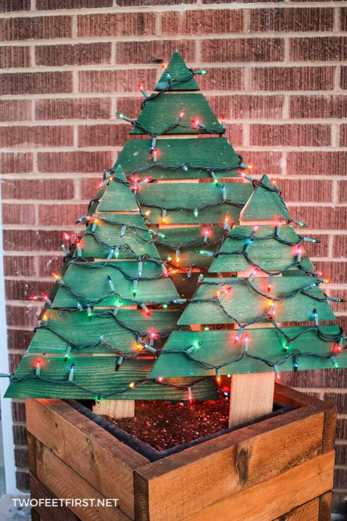 outdoor DIY Christmas light ideas