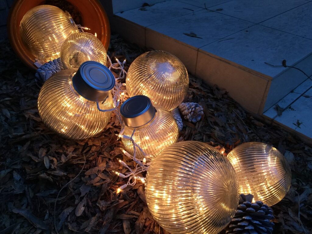 outdoor DIY Christmas light ideas