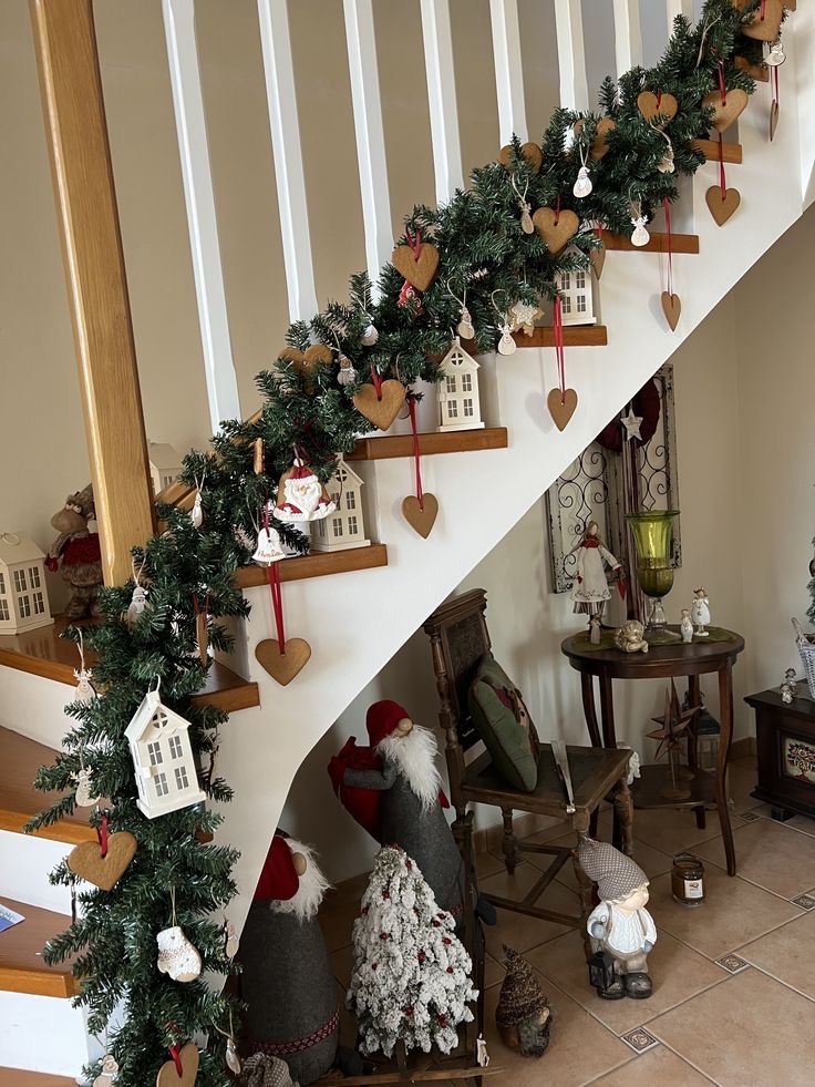 Christmas staircase decor