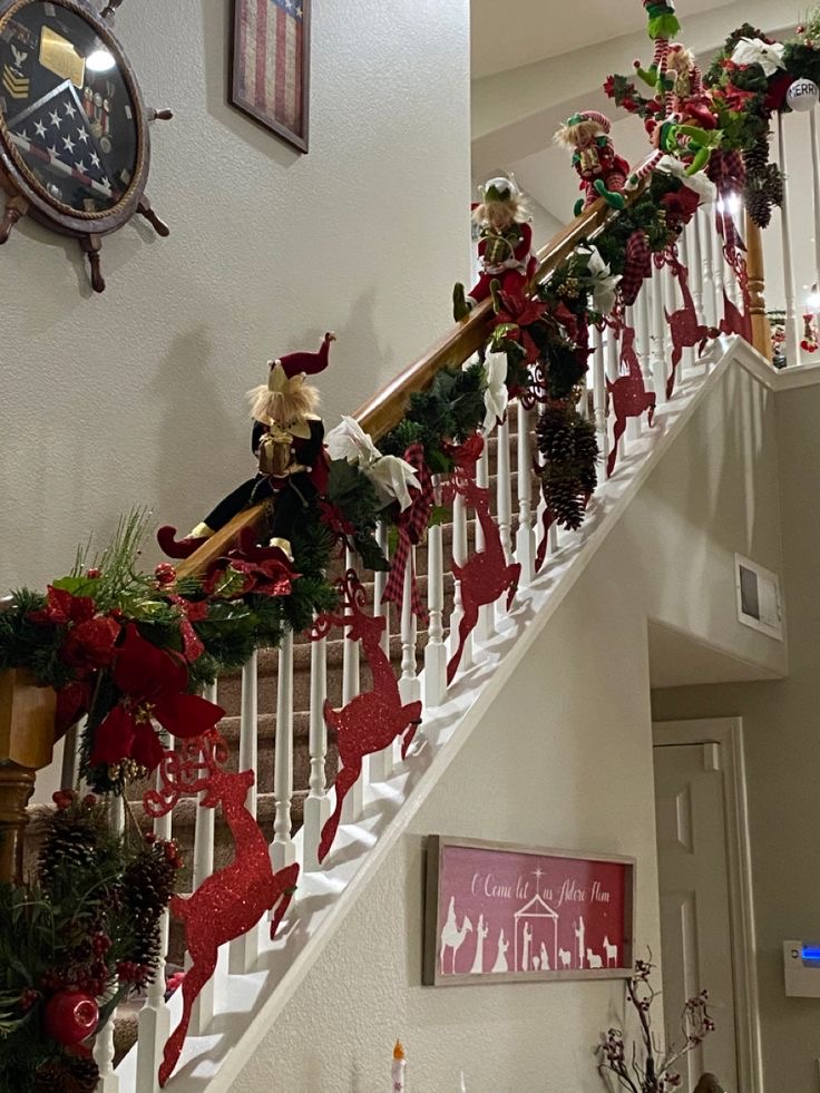 Christmas staircase decor