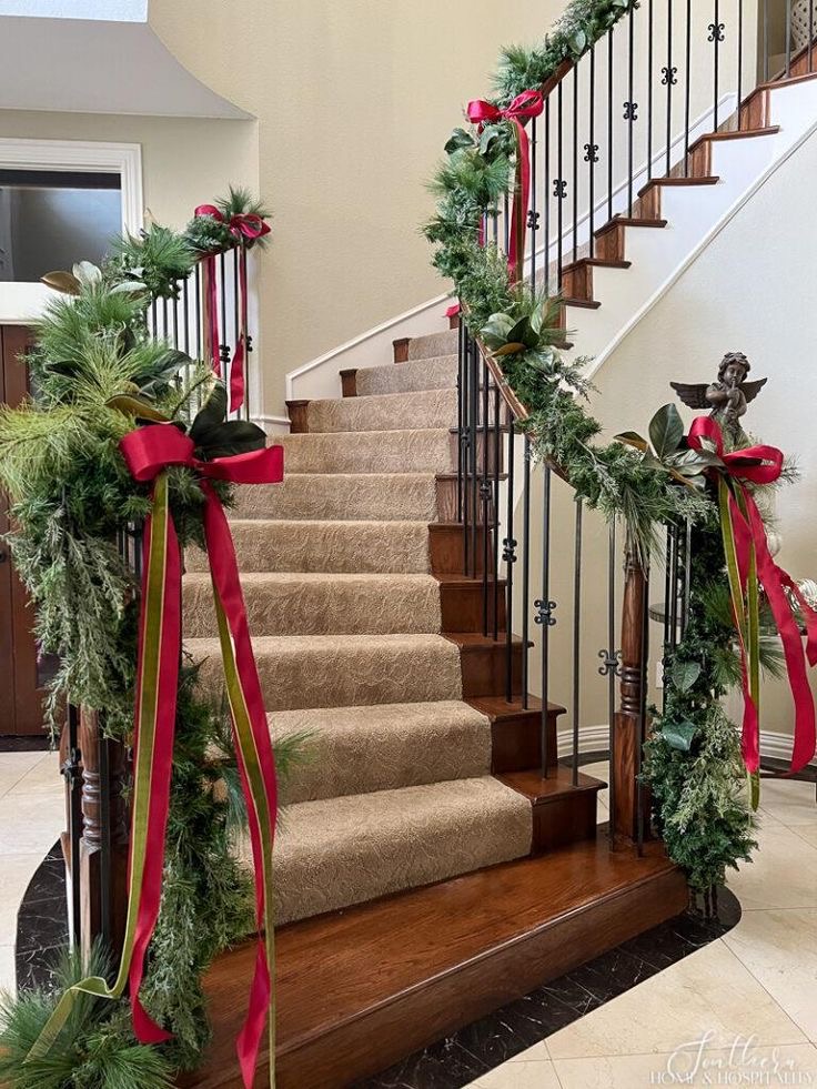 Christmas staircase decor