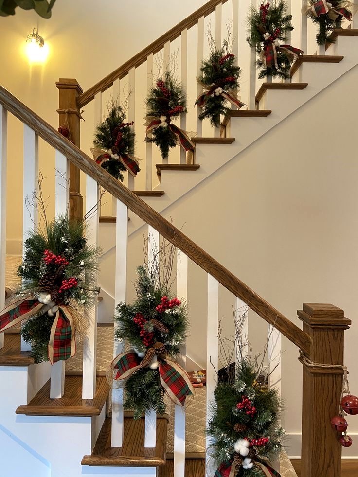 Christmas staircase decor