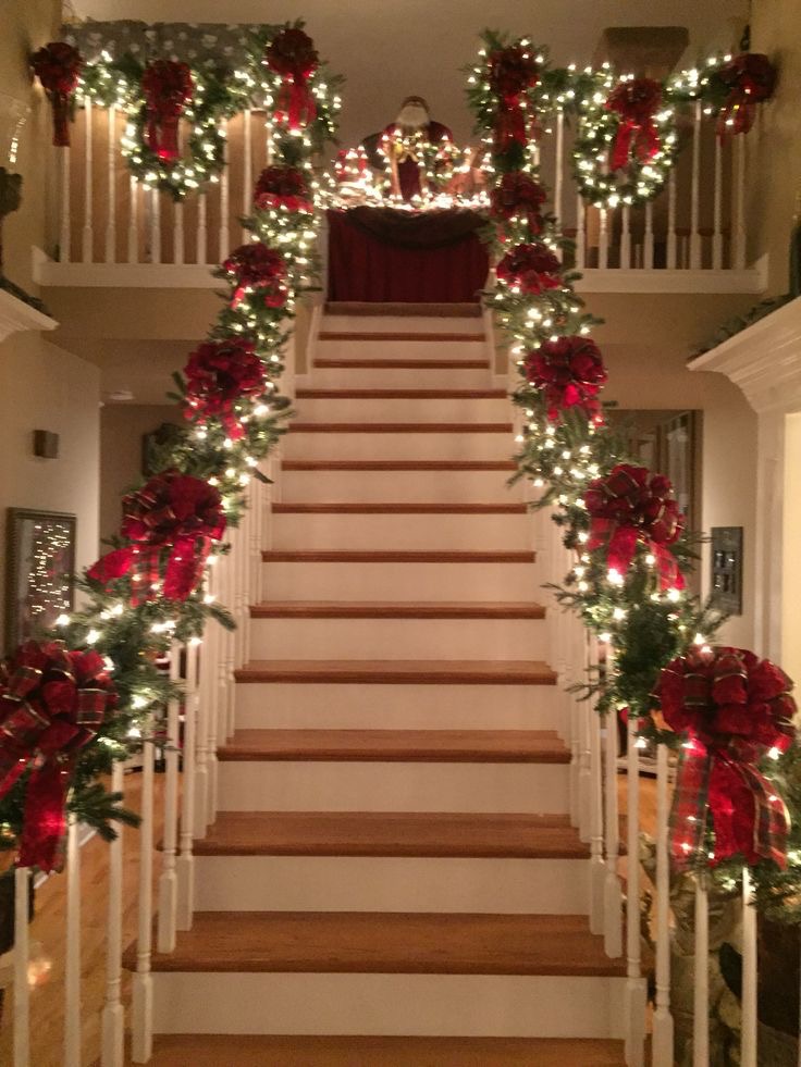 Christmas staircase decor