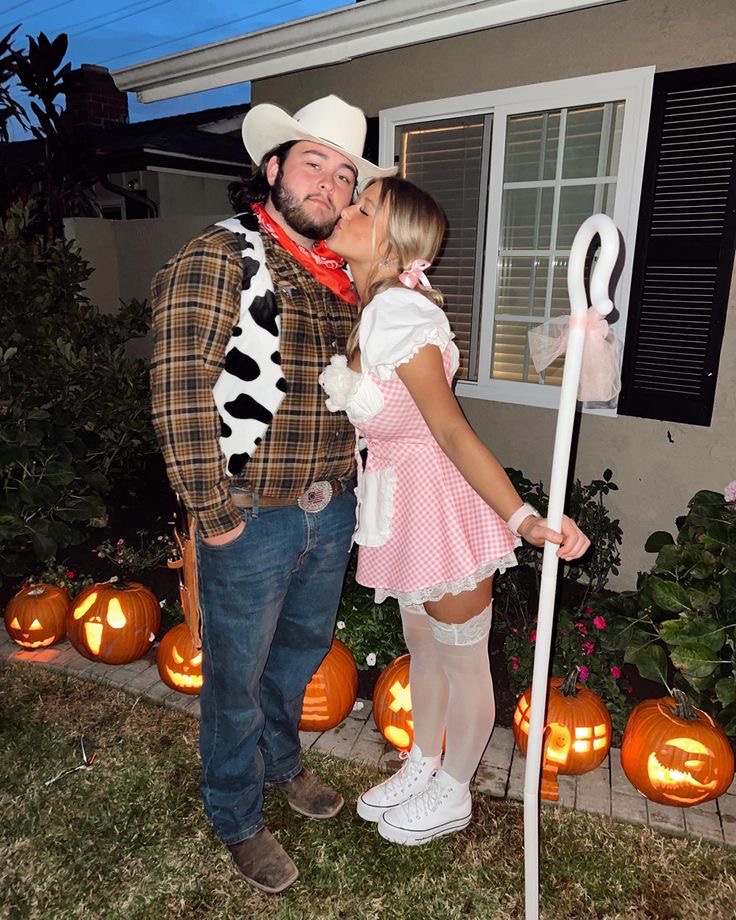 29 CUTEST COUPLES HALLOWEEN COSTUMES YOU'LL LOVE