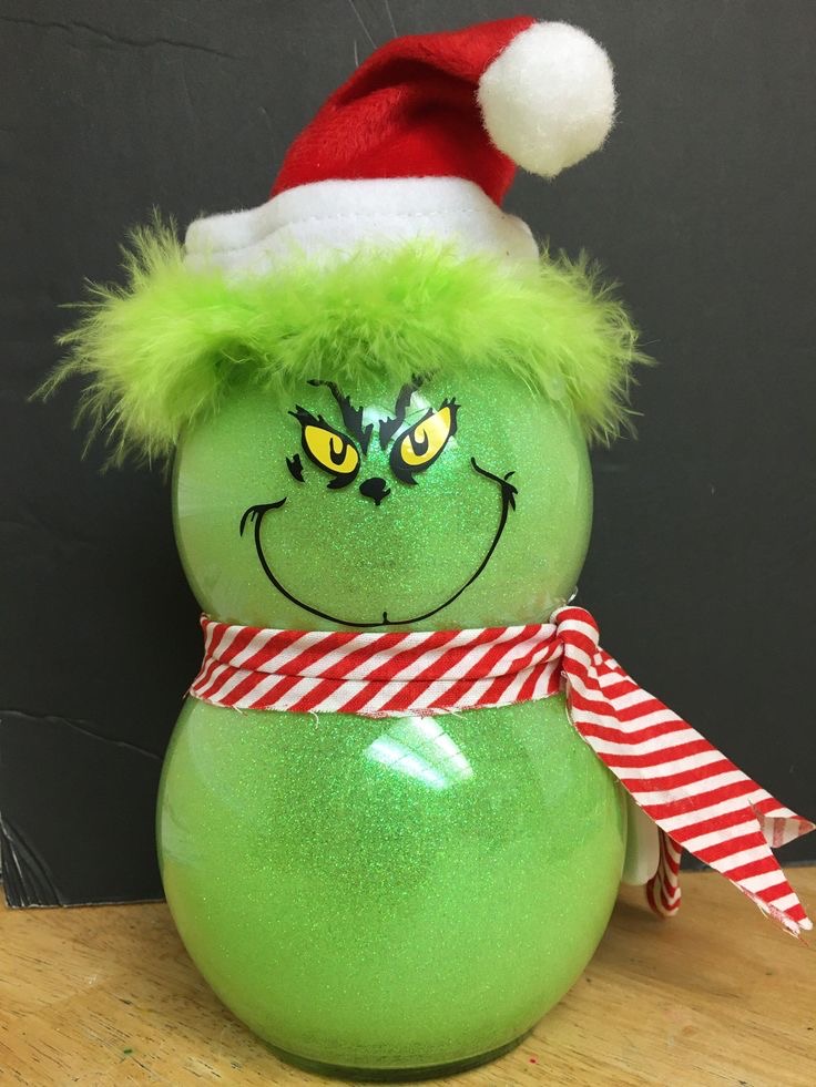 DIY GRINCH CENTERPIECE IDEAS