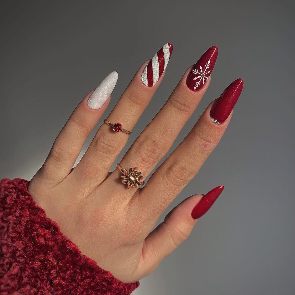 RED CHRISTMAS NAILS