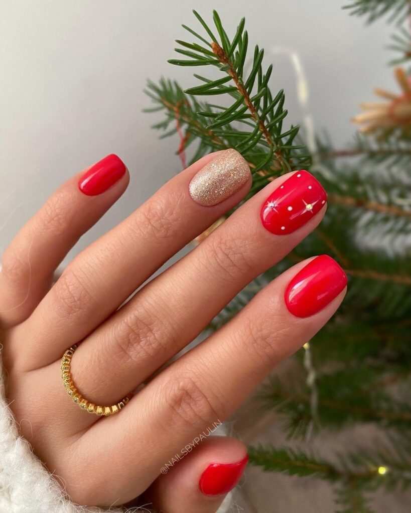 RED CHRISTMAS NAILS