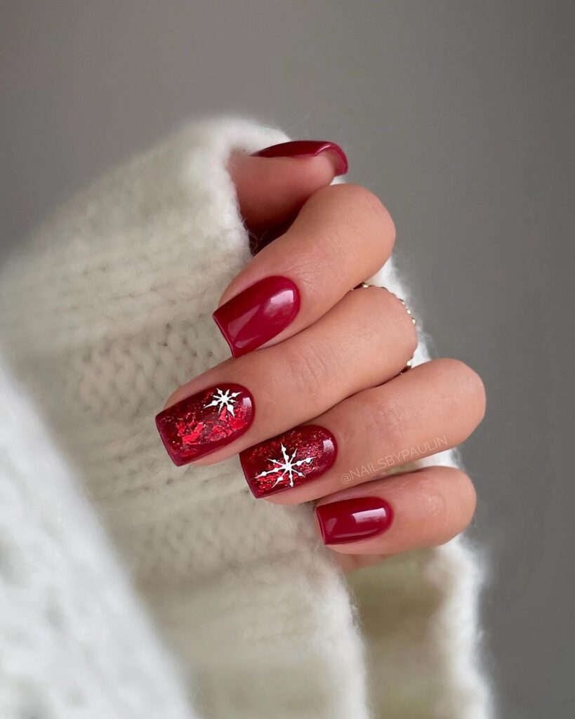 RED CHRISTMAS NAILS