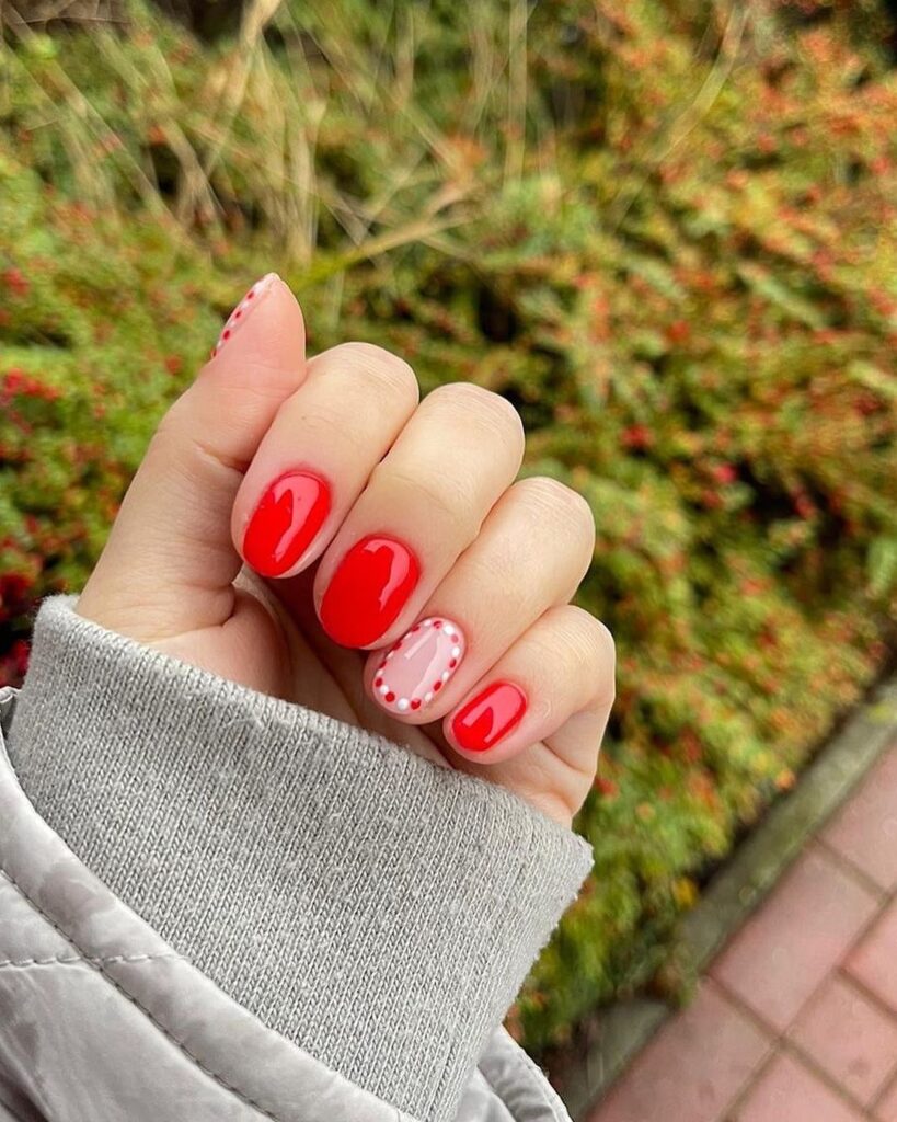 RED CHRISTMAS NAILS