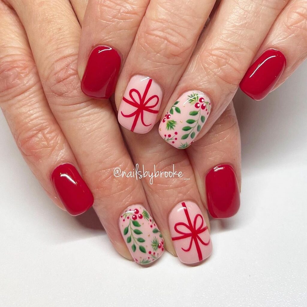 RED CHRISTMAS NAILS