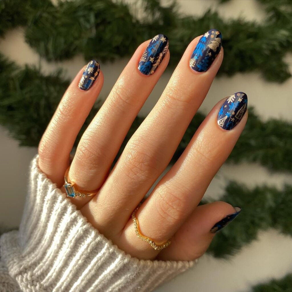 SHORT CHRISTMAS NAILS