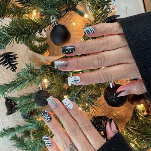 37 STUNNING SHORT CHRISTMAS NAILS YOU’LL LOVE