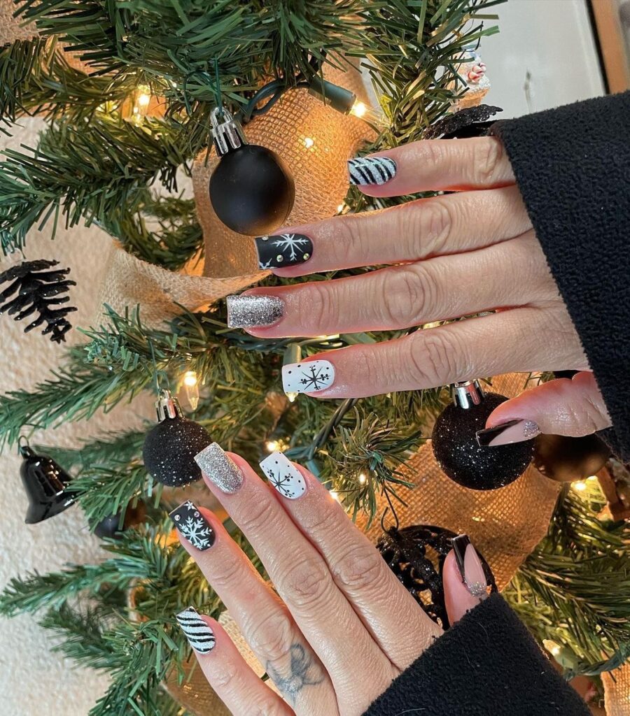 SHORT CHRISTMAS NAILS