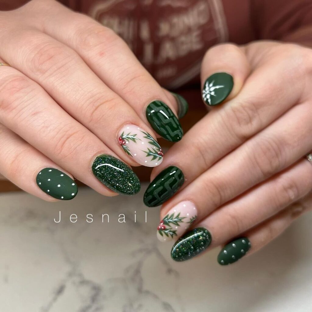 SHORT CHRISTMAS NAILS