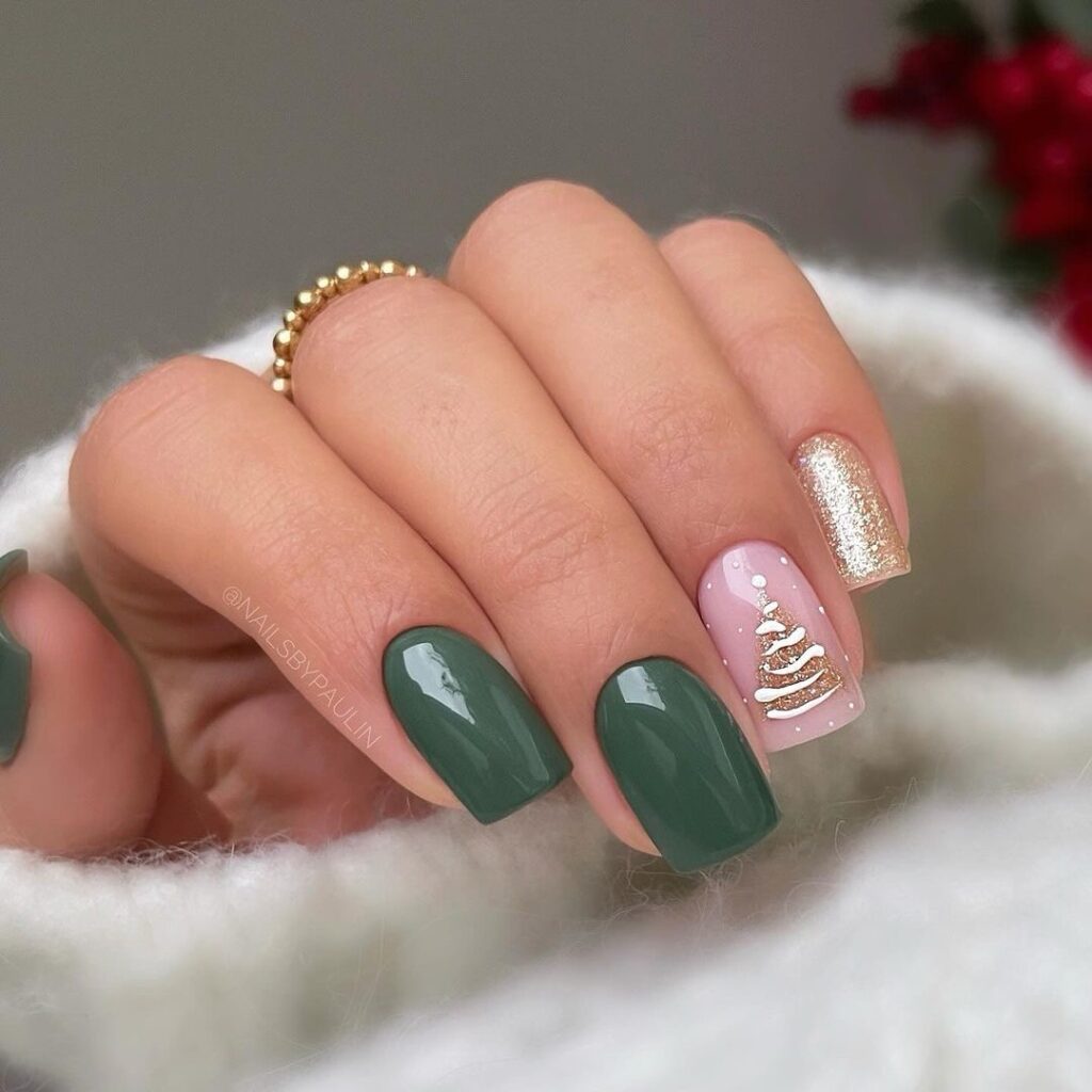 SHORT CHRISTMAS NAILS