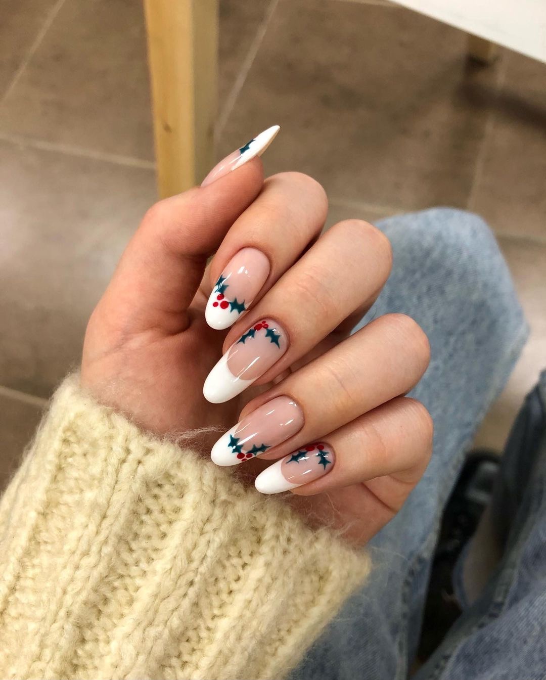 35 ADORABLE SIMPLE CHRISTMAS NAILS FOR 2024