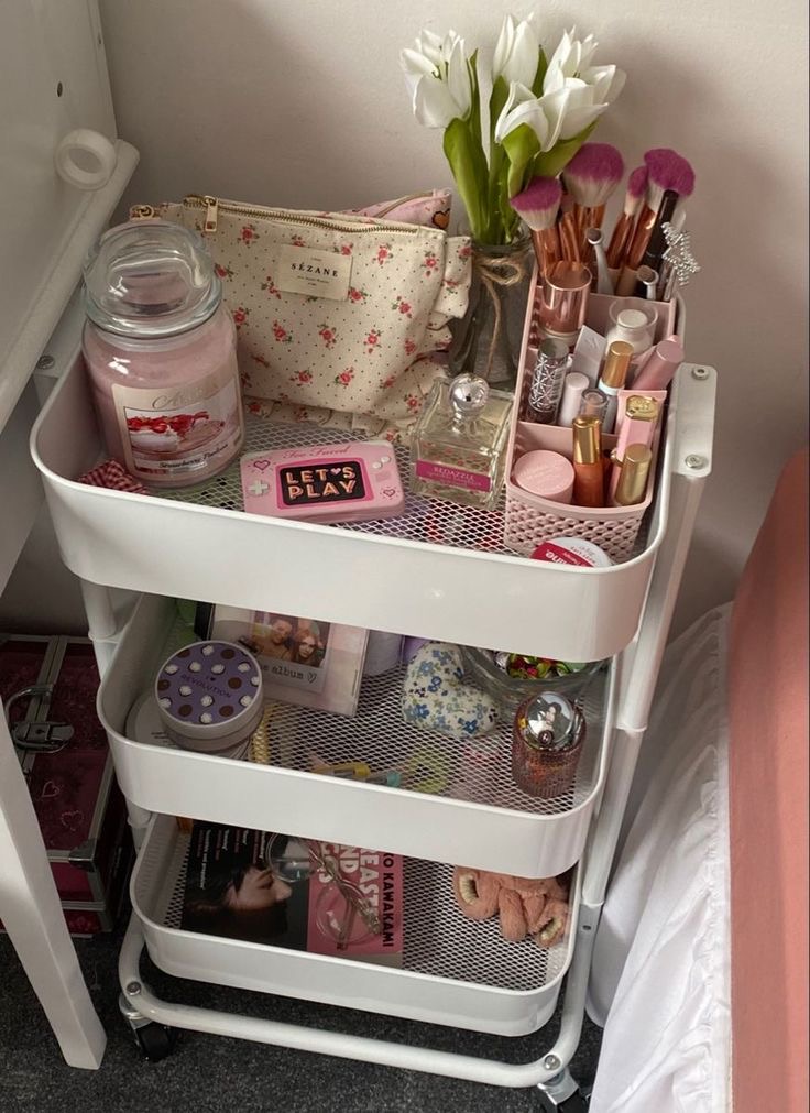 SMALL BEDROOM ORGANIZATION IDEAS