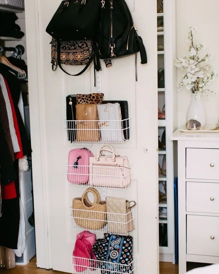 SMALL BEDROOM ORGANIZATION IDEAS