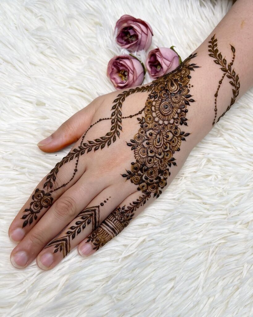 SIMPLE MEHNDI DESIGNS