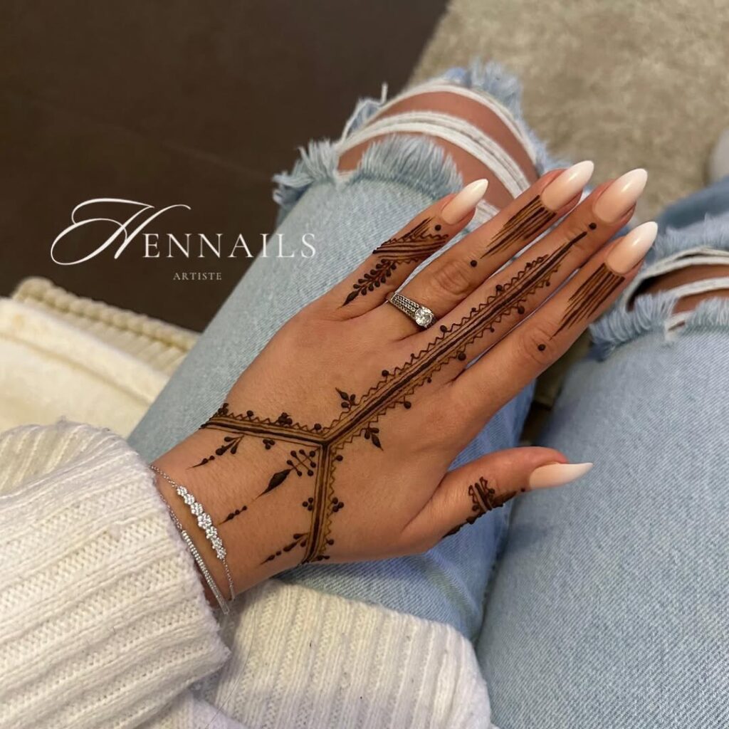 SIMPLE MEHNDI DESIGNS