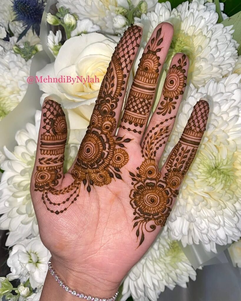 SIMPLE MEHNDI DESIGNS