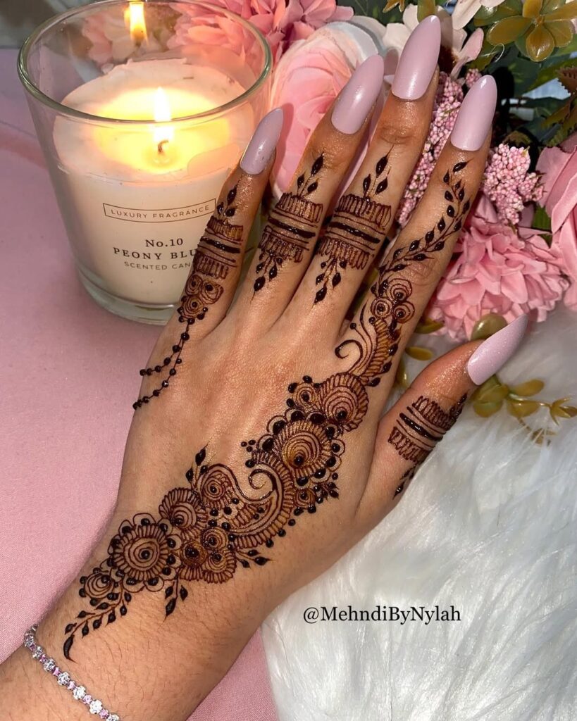 SIMPLE MEHNDI DESIGNS