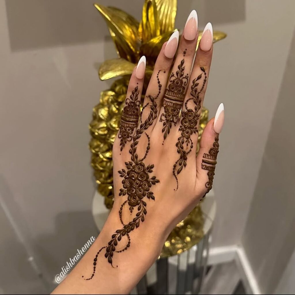 SIMPLE MEHNDI DESIGNS