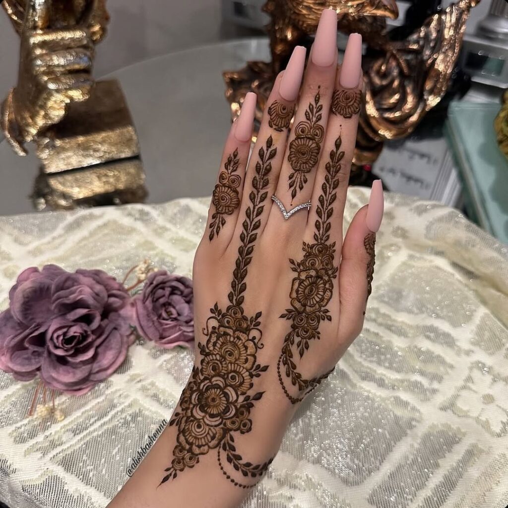 SIMPLE MEHNDI DESIGNS