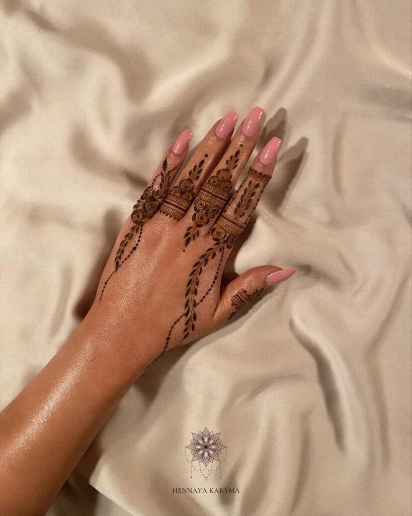 SIMPLE MEHNDI DESIGNS