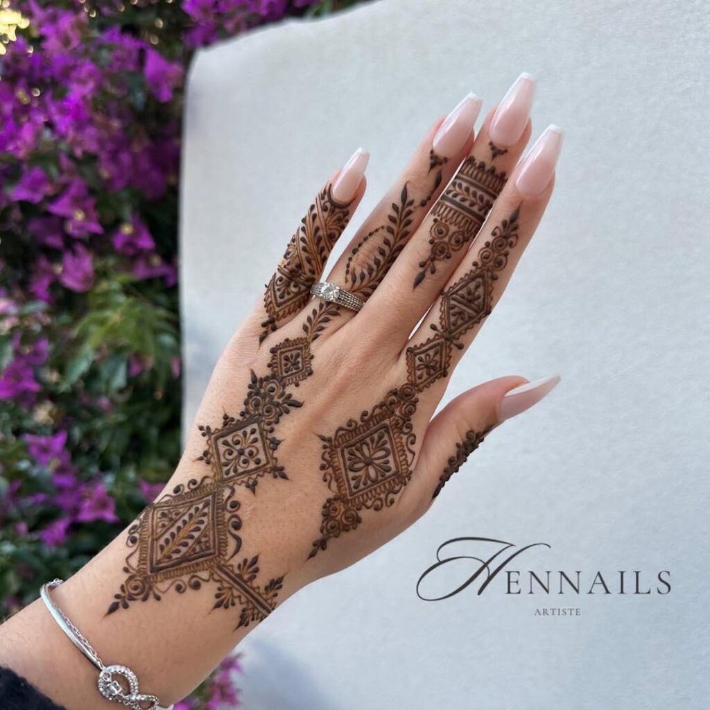 SIMPLE MEHNDI DESIGNS