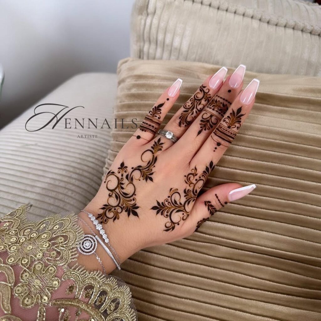 SIMPLE MEHNDI DESIGNS