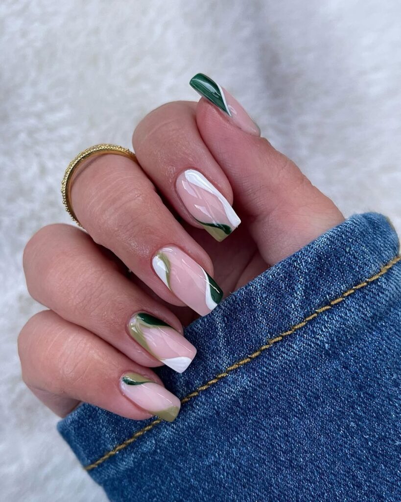 GRADUATION NAIL IDEAS