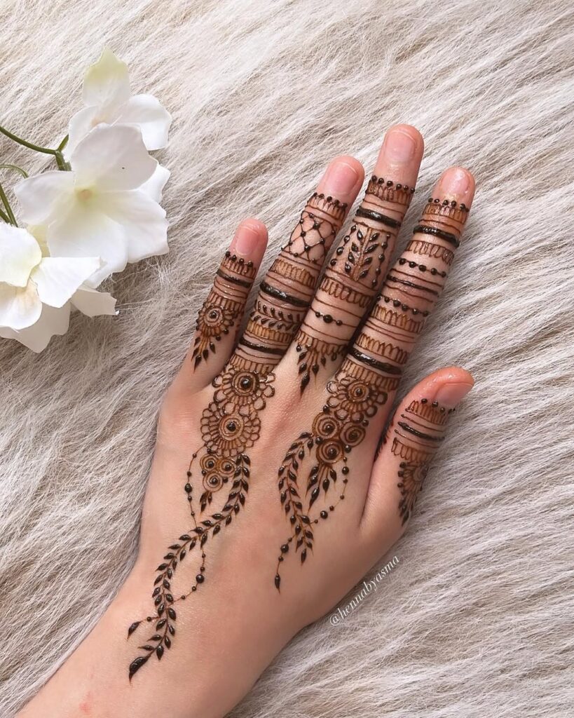 TRENDY MEHNDI DESIGNS