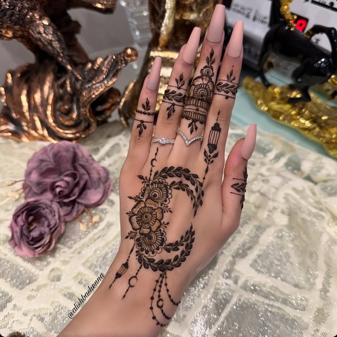 30+ INSANELY CUTE AND TRENDY MEHNDI DESIGNS FOR EID