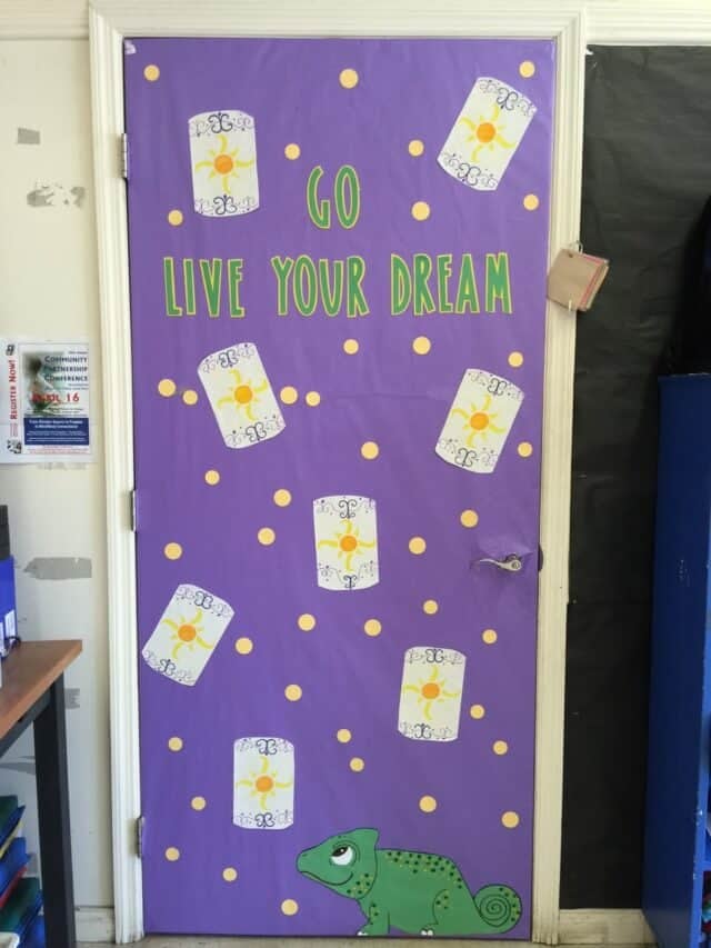 41 BEST CLASSROOM DOOR IDEAS FOR BACK TO SCHOOL - Stylin by Sarita