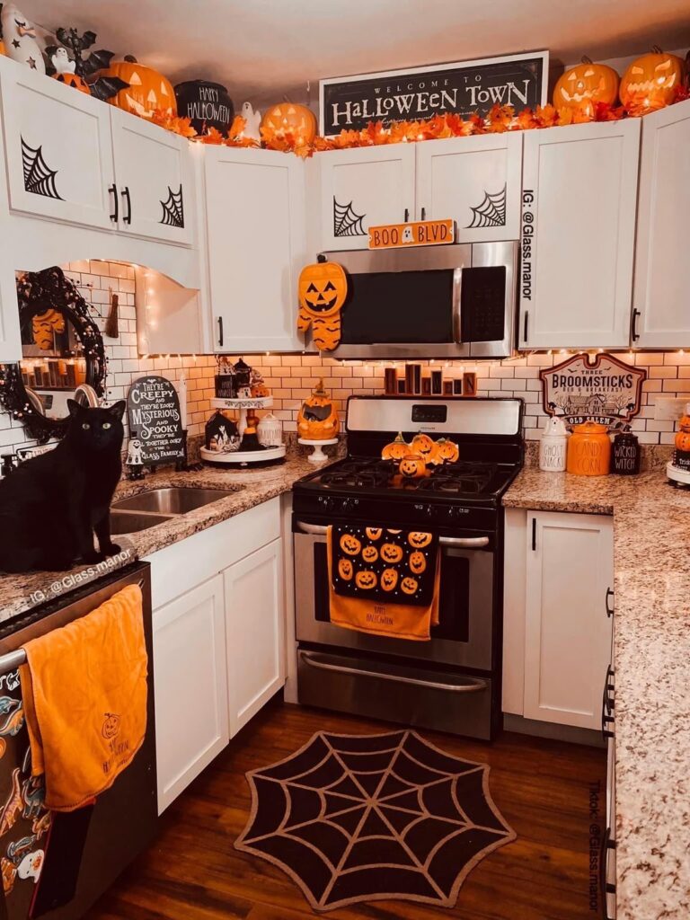DIY HALLOWEEN DECORATIONS