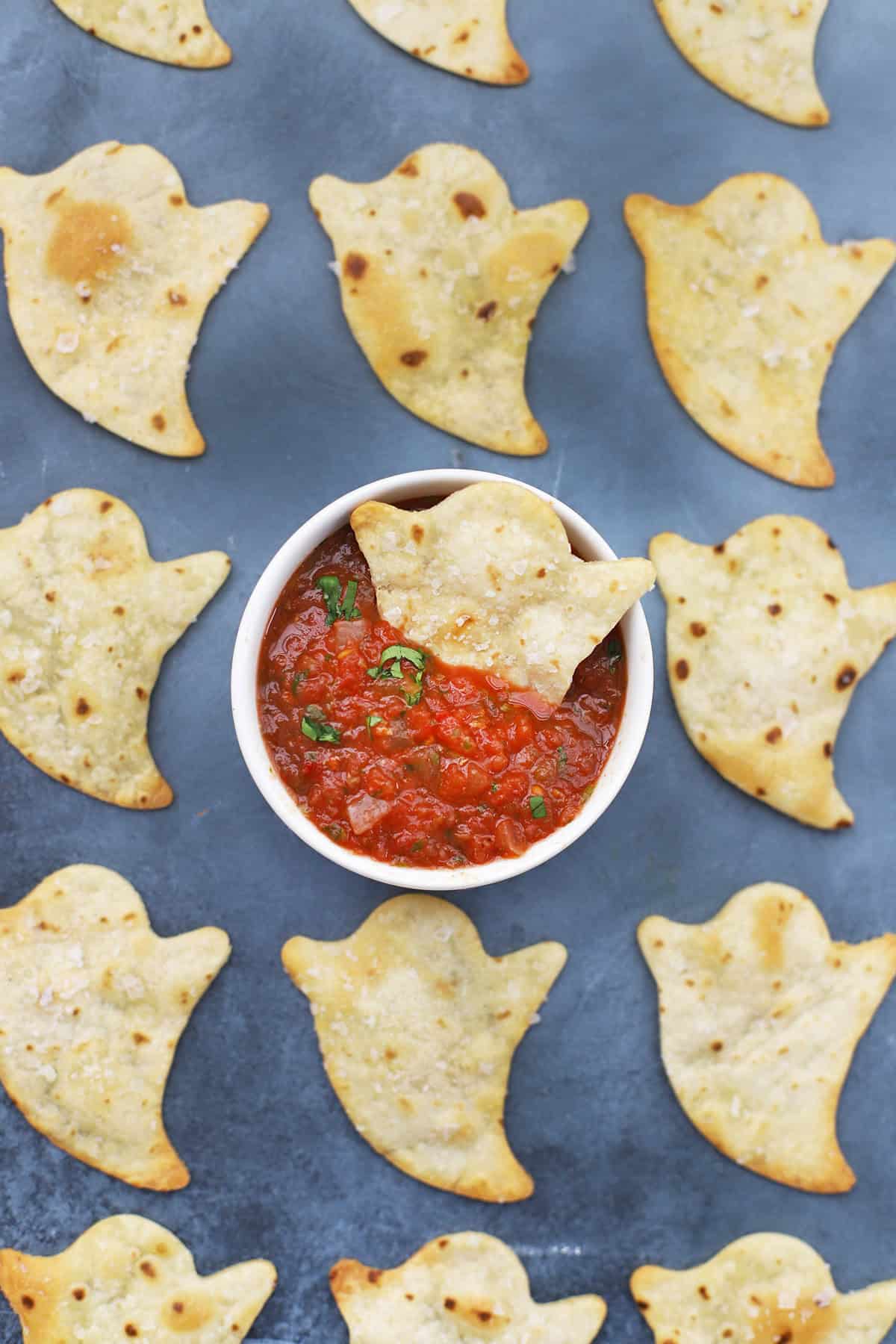 40 SPOOKY AND DELICOUS HALLOWEEN PARTY FOOD IDEAS - Stylin by Sarita