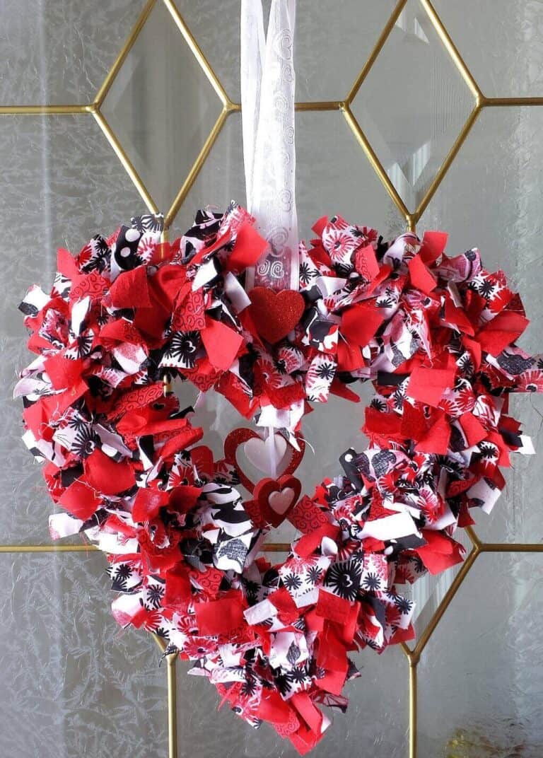 30+ STUNNING DIY VALENTINES DAY WREATH IDEAS - Stylin by Sarita