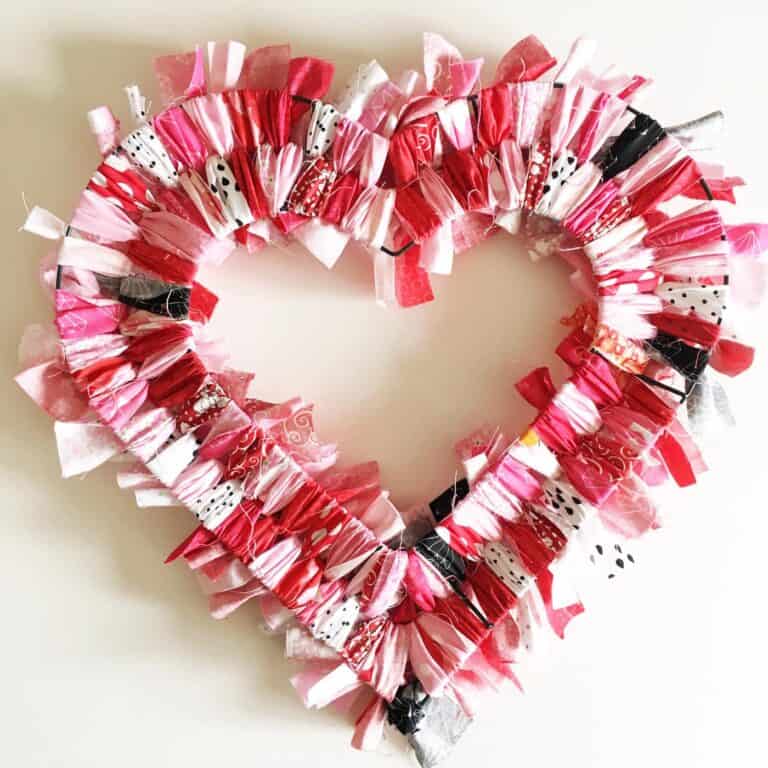 30+ STUNNING DIY VALENTINES DAY WREATH IDEAS - Stylin by Sarita